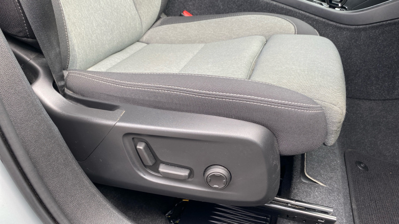 Volvo XC40 2.0 B3P Plus Dark 5dr Auto Petrol Estate